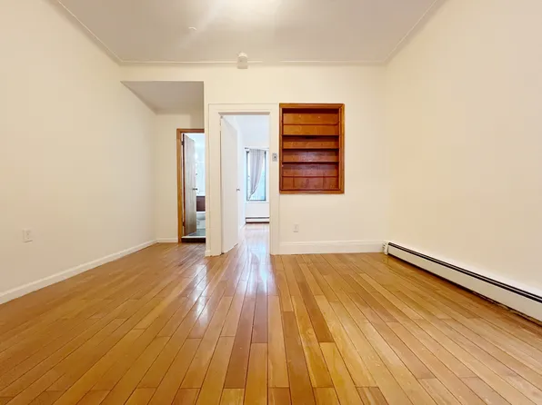 1704 Gates Ave #2R, Ridgewood, NY 11385