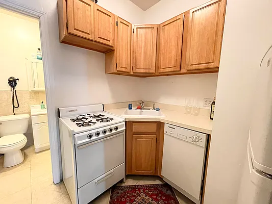 Rented by Century 21 Premier  | media 8