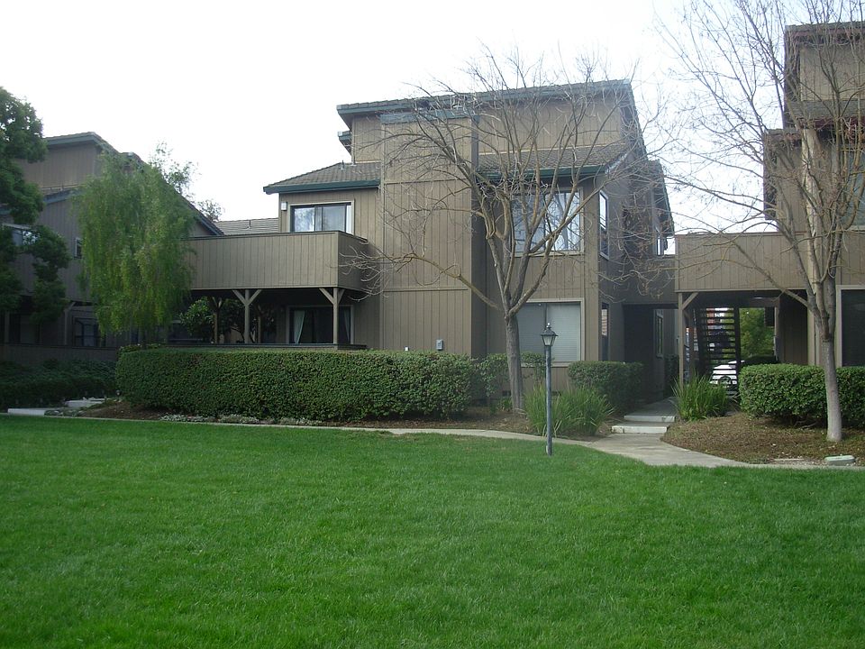 Lower unit- close to common area