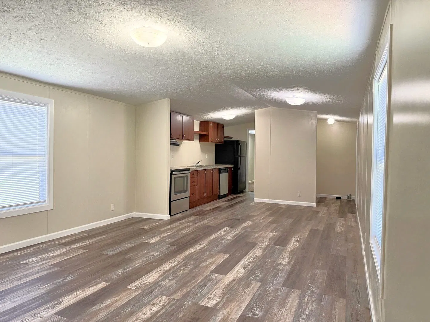 3 bed, 2.0 bath, 1064 sqft, $1,695 — Photo 3