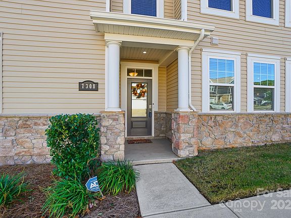 3rd image of 7308 Encino Pl