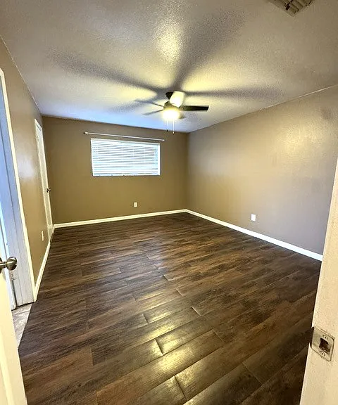 2353 Palm Dr — Photo 6