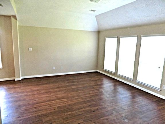 4th image of 3942 Hawthorn Glen Ct