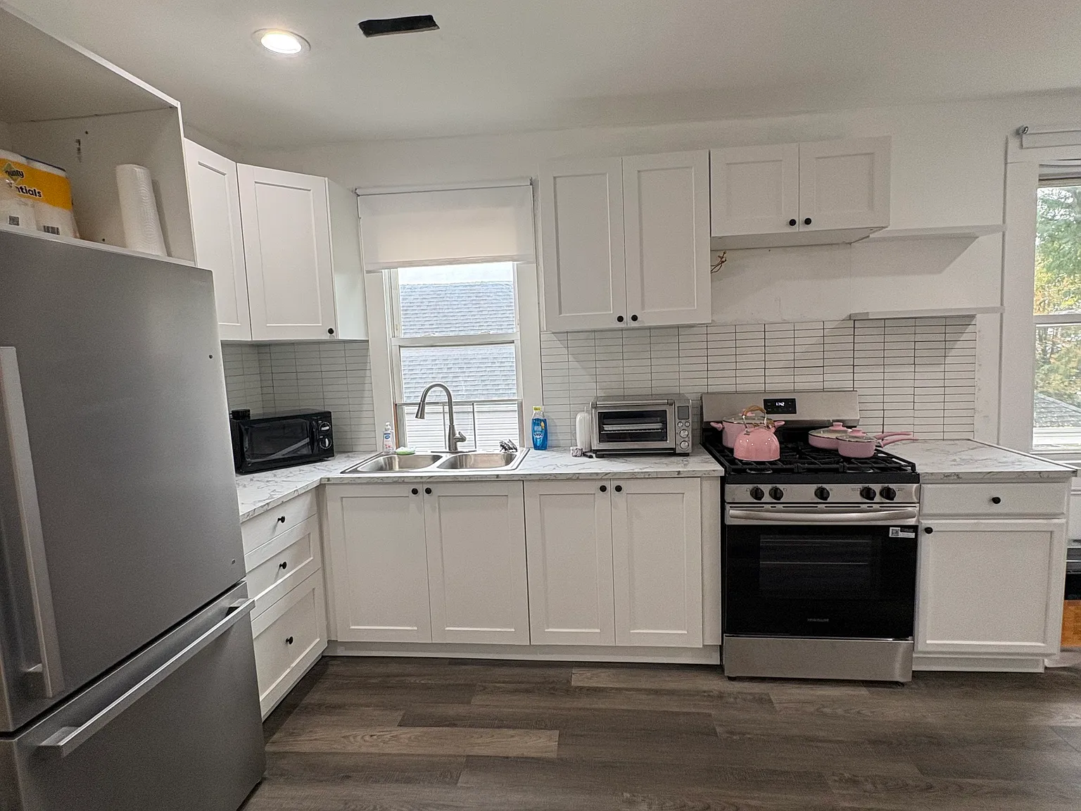3 bed, 1000 sqft, $1,800 — Photo 2