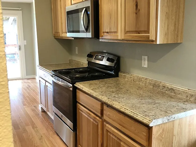 2410 SE 9th Ct — Photo 3