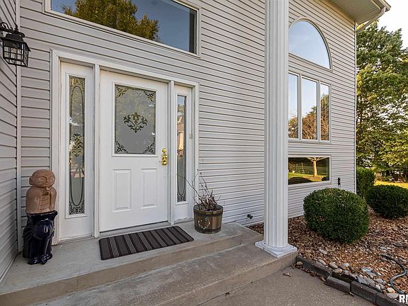3rd image of 3204 Foxberry Cir