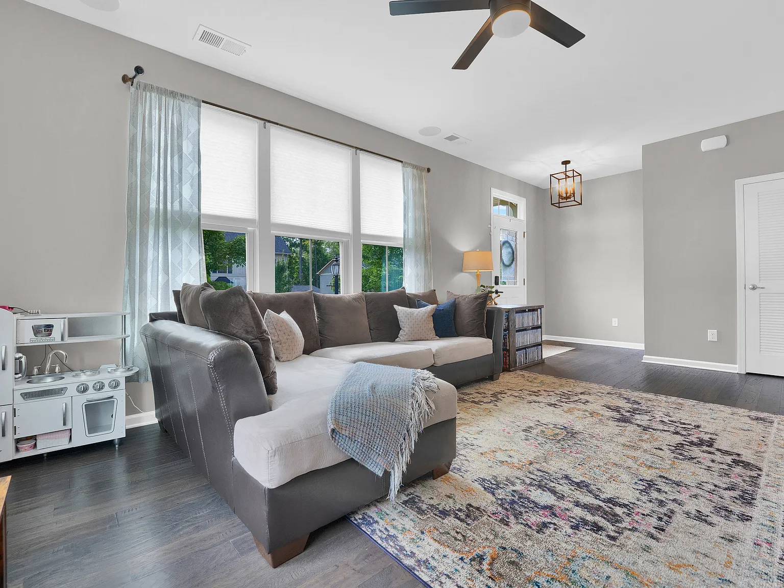 3 bed, 2.5 bath, 1556 sqft, $2,395 — Photo 3