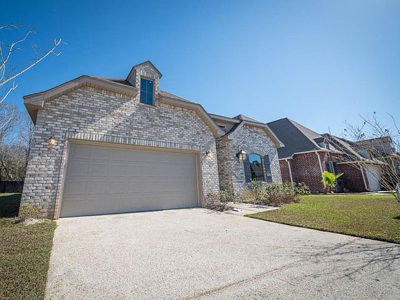 5th image of 3908 Acadian Village Dr