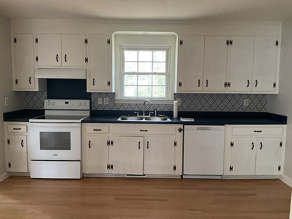 3rd image of 1395 W Lenevar Dr