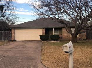 1105 Holly Ct, Benbrook, TX 76126