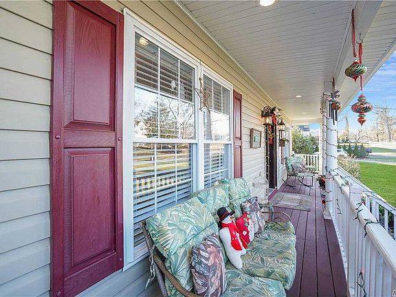 4th image of 279 Lilac Ln
