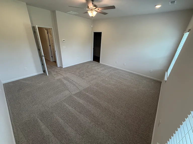 4913 Dresden Loop — Photo 19