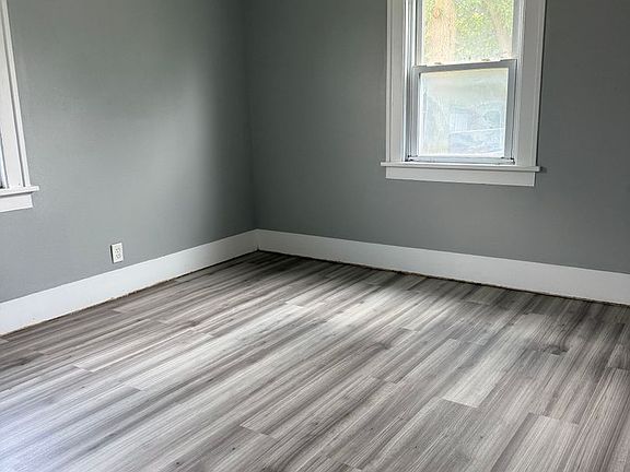 5th image of 712 Western Ave