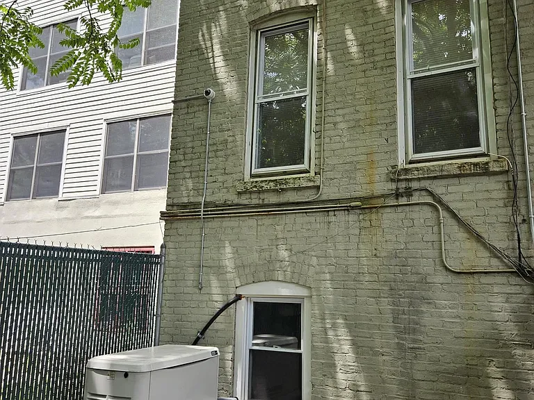 327 Jackson St #18 — Photo 18