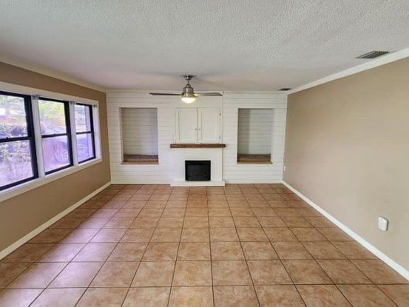 2nd image of 2636 Queenswood Dr