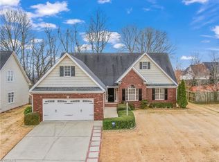 4524 Stimpson Ridge Dr, Pfafftown, NC 27040