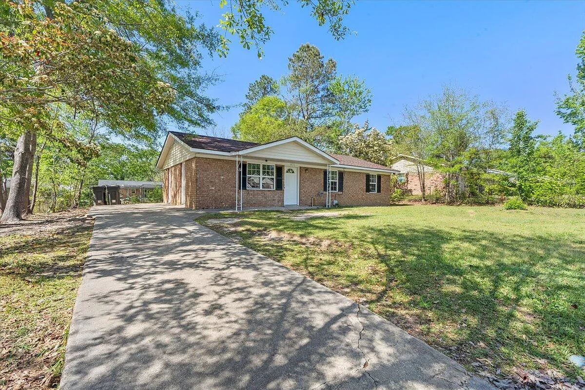 3 bed, 1.5 bath, 1144 sqft, $1,400 — Photo 2