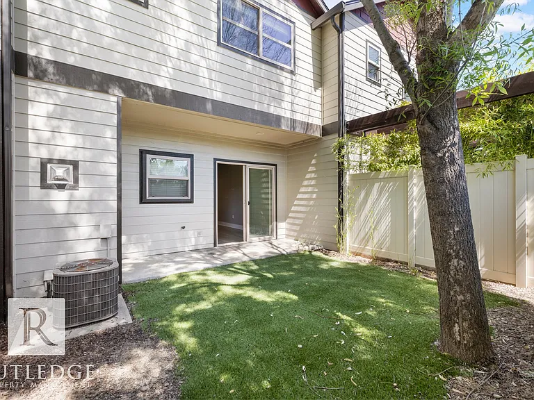 263 Tyler Ave — Photo 21