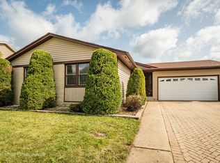 1740 Chestnut Ln, Hoffman Estates, IL 60192