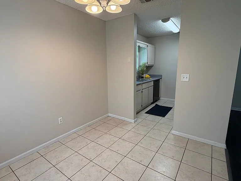 101 Talbot Ct — Photo 18