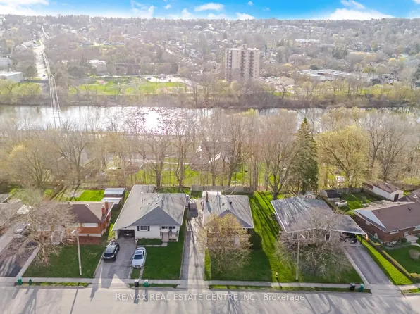 30 Highman Ave, Cambridge, ON N1R 3L7