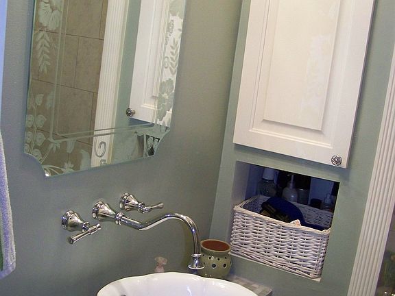 Custom upstairs bath with full shower/bath