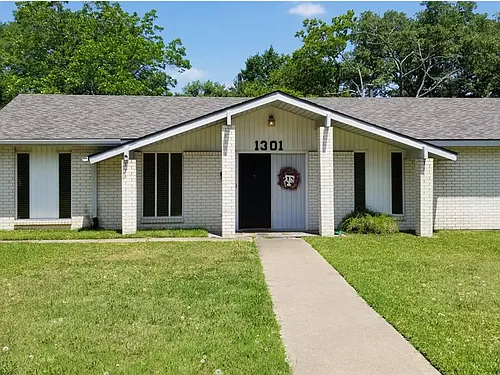 1301 Haines Dr Photo 1
