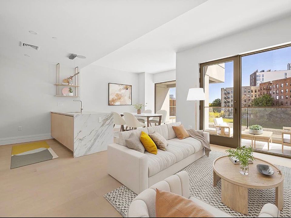 1st image of 960 Franklin Ave #746