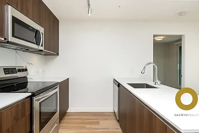 6137 Cambie St #501 — Photo 2