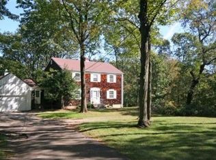 99 Round Hill Dr, Briarcliff, NY 10510