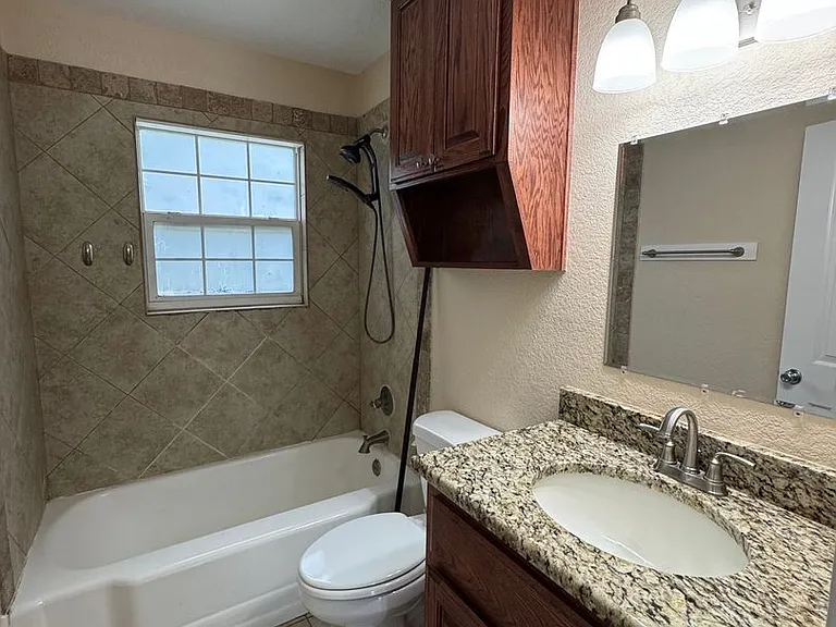 2729 Proctor Ave — Photo 6