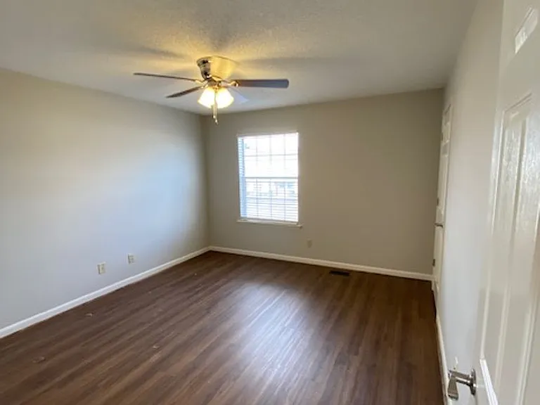 41 Carriage Ln #1-8 — Photo 9