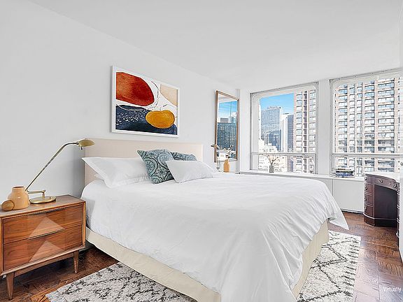 4th image of 300 E 33rd St APT 20L