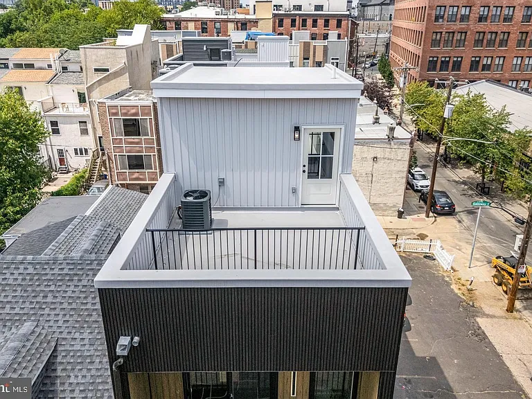 1146 N 3rd St — Photo 25