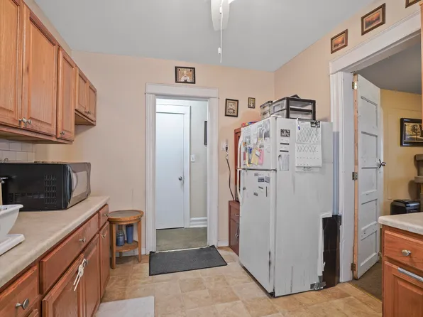 60-46 Putnam Avenue image 16 of 47