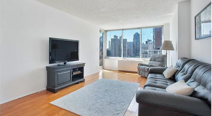 Rented by Level Group | media 8