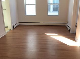 17 Asinof Ave APT 2R, Chicopee, MA 01013