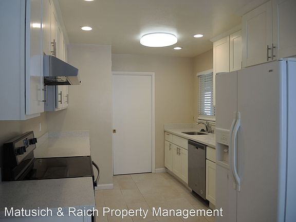 3rd image of 1570 Hallbrook Dr