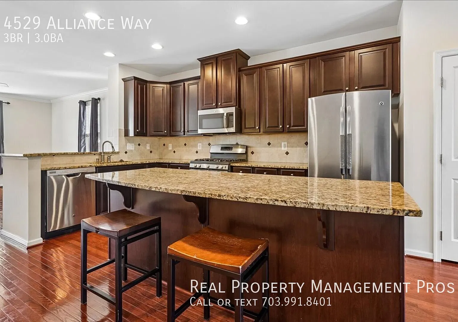3 Bed Townhome with Garage and Fenced Yard! — Photo 2