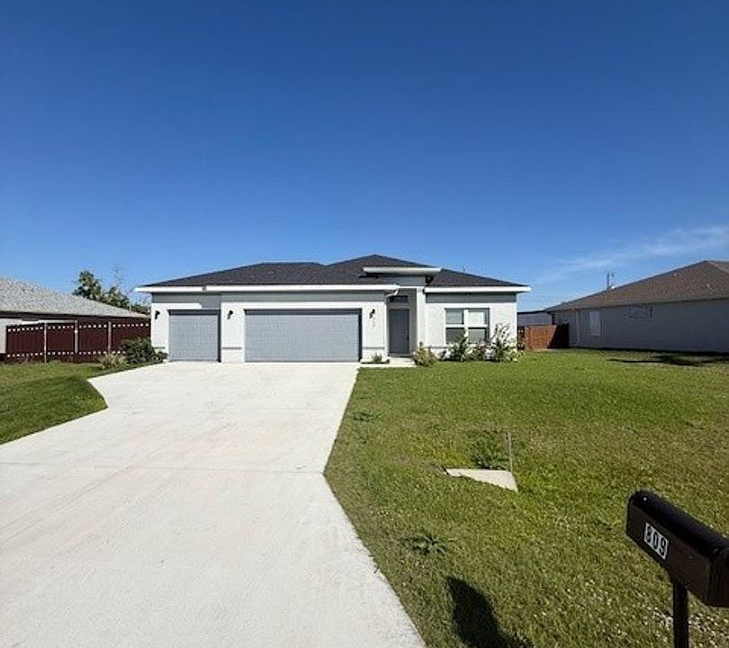 1st image of 809 NE 6th Ave