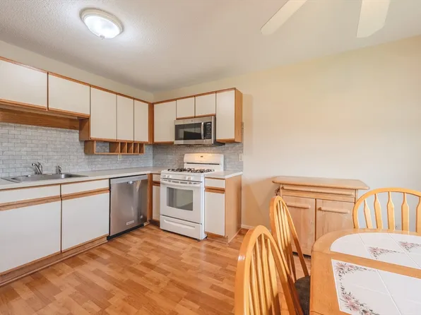 64 Tennis Plaza Rd Unit 4, Dracut, MA 01826