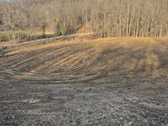 3rd image of Glory Barn Rd