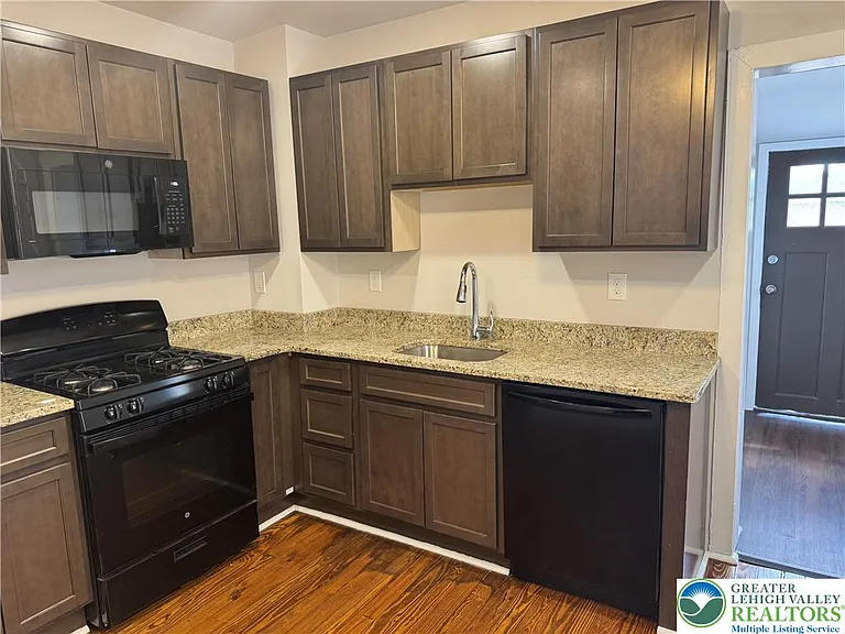 1320 Chelsea Ave — Photo 4