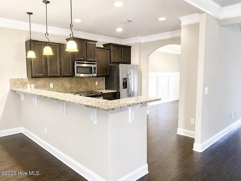 842 Herrington Dr — Photo 2