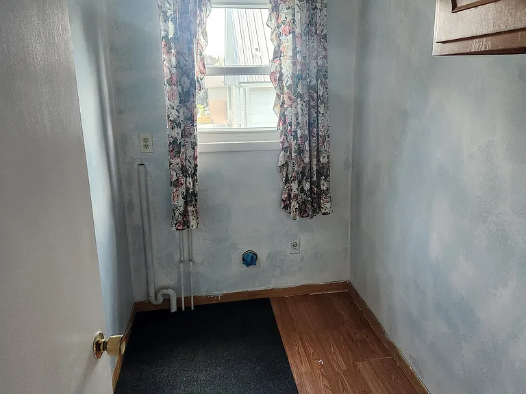 58 Montgomery St — Photo 11