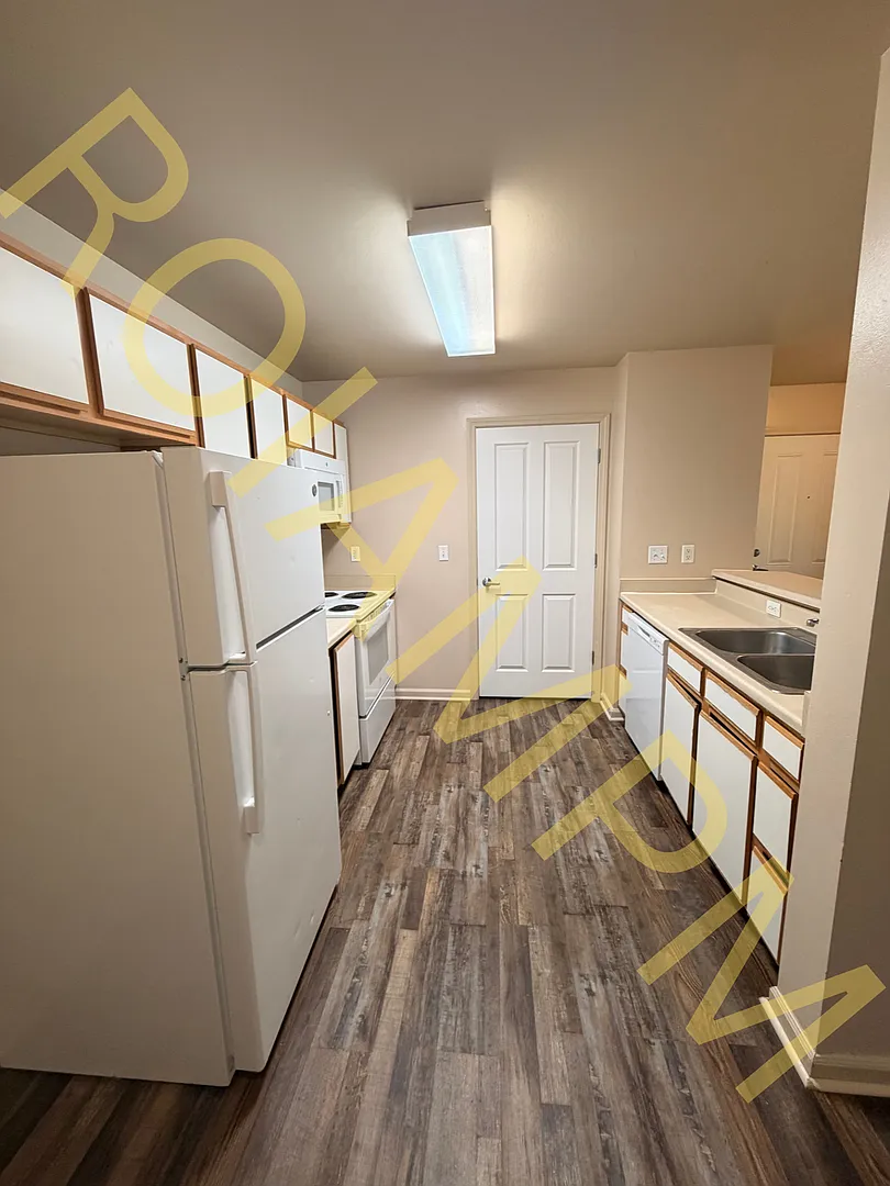 Riverview Apartments — Photo 1