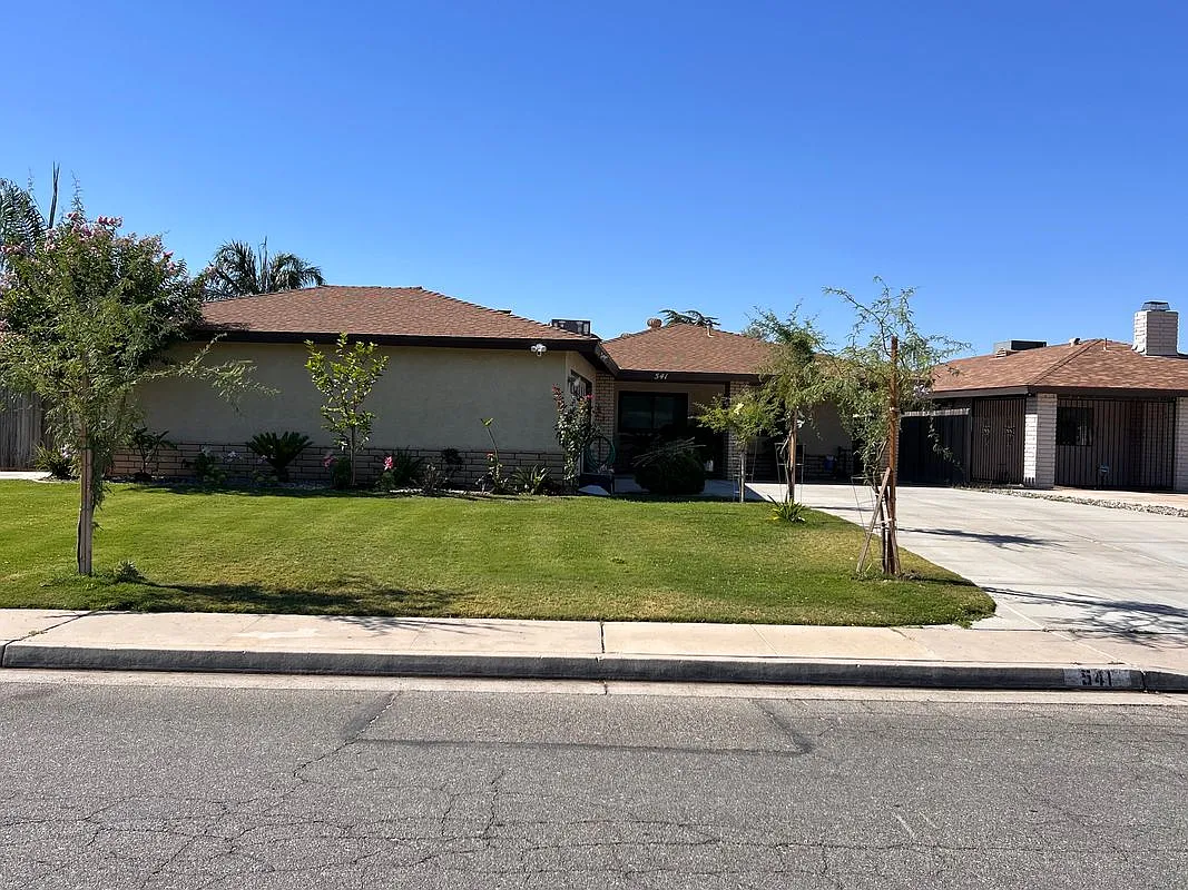 3 bed, 2.0 bath, 1410 sqft, $2,000 — Photo 2