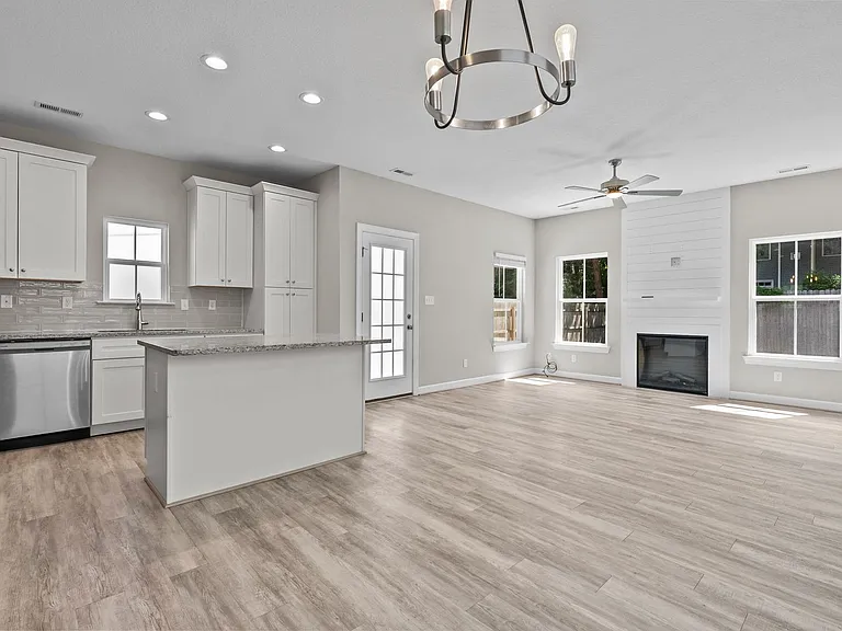 104 S Palm Ave — Photo 31