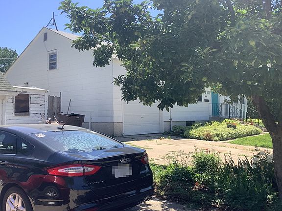 3rd image of 710 W 24th St