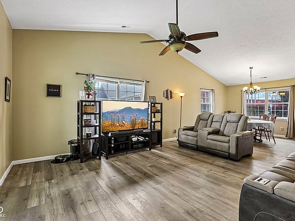 2nd image of 102 Westview Pl